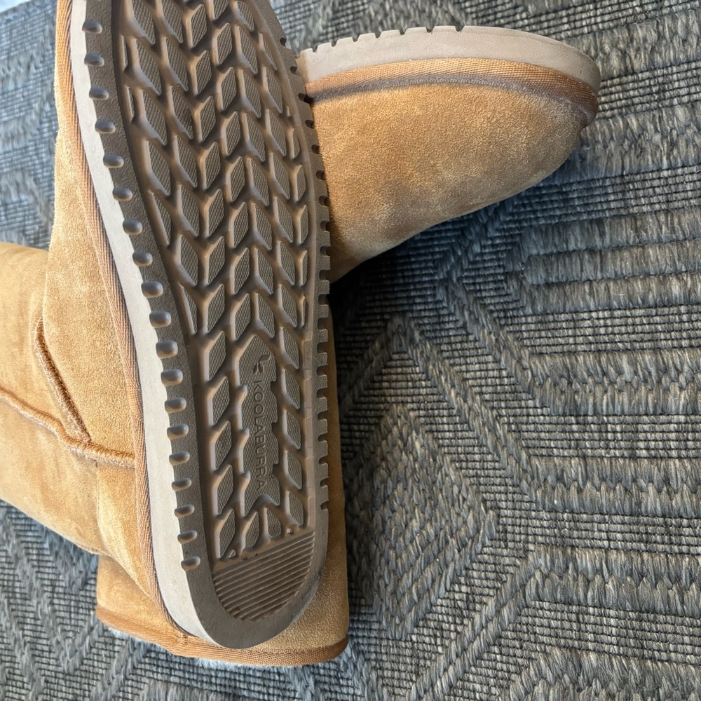 Ugg koolabura Tan Boots with Bow Accents - Picture 4 of 5